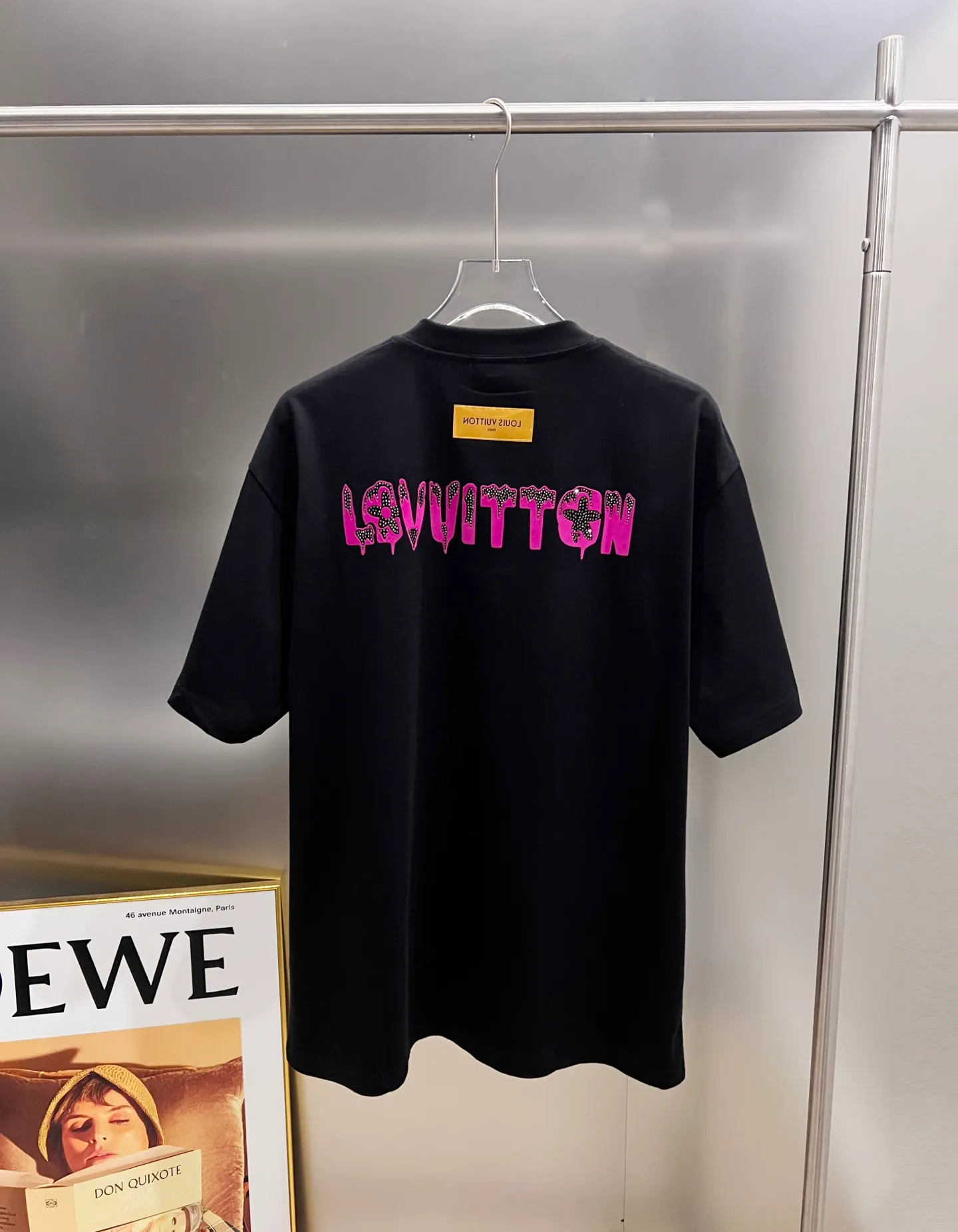 🅿️190 1v Louis* 2025 autumn and winter new style, classic letter three-dimensional foam printing + hot diamond process design, high-end version! Highly breathable and comfortable, customized double yarn plain cotton fabric. Short-sleeved T-shirt. Same style for men and women. Sizes S M L XL XXL Five sizes black white